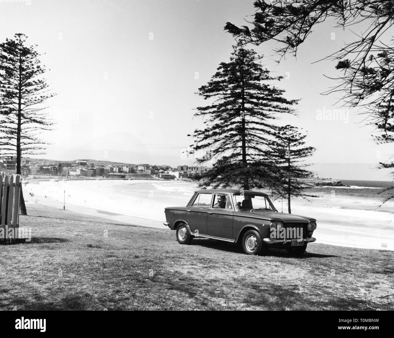 Transport / Transports, location de véhicules, véhicules, Fiat 1300, vue de l'avant, la plage de Bondi, près de Sydney, Nouvelle Galles du Sud, Australie, 1960 Additional-Rights Clearance-Info-Not-Available- Banque D'Images