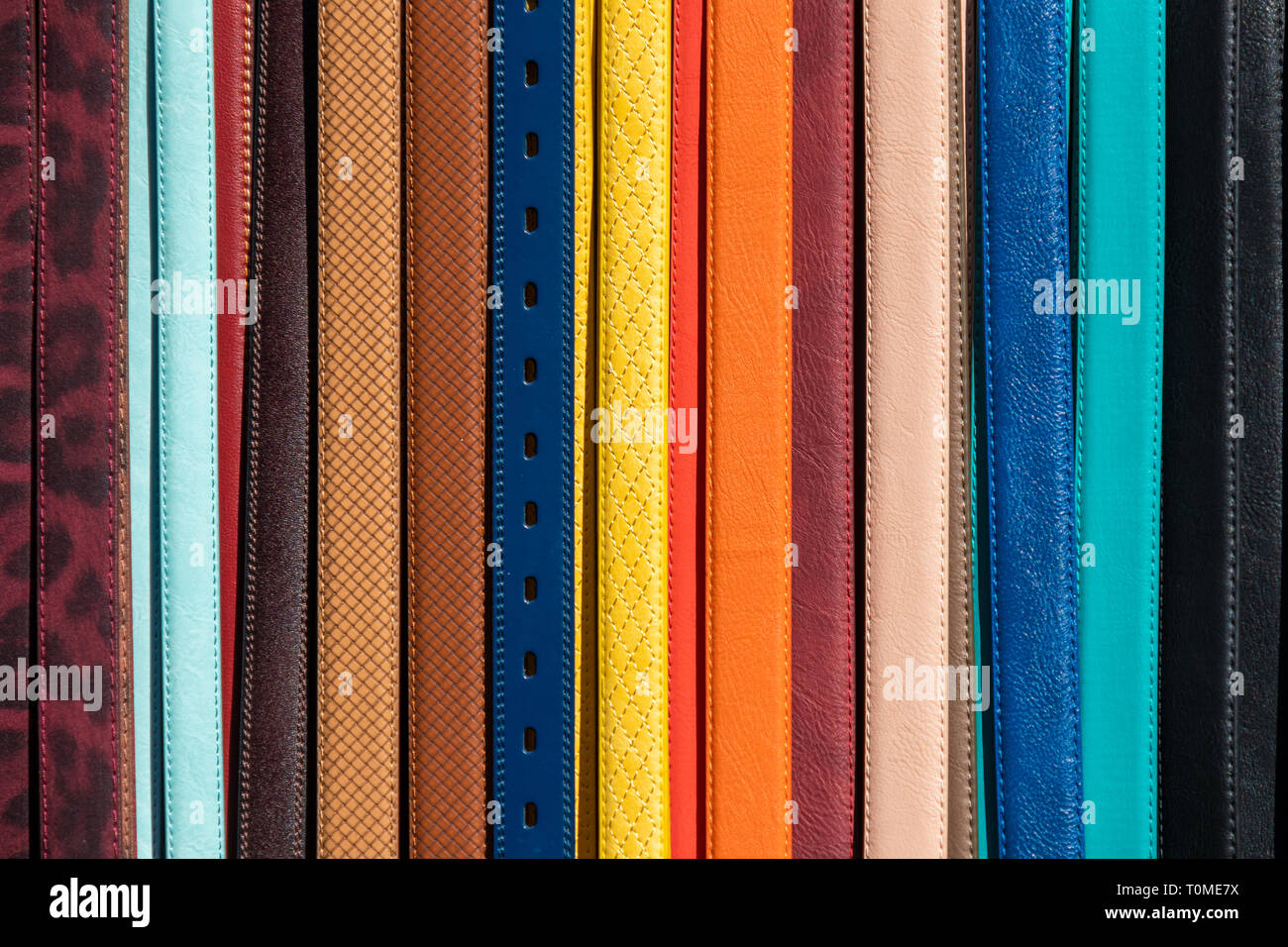 Variété de ceintures de couleurs différentes Banque D'Images