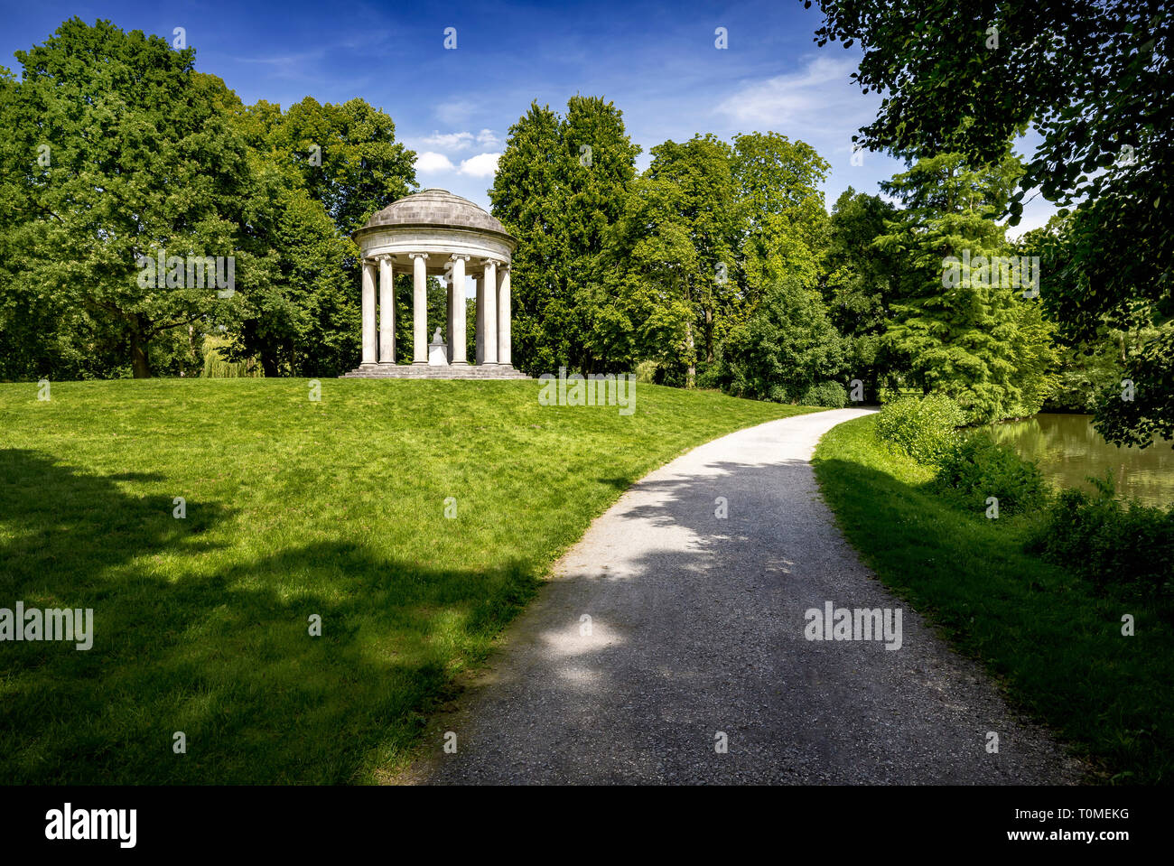 Dans le Temple de Leibniz Georgengarten de Hanovre dans le cadre de l'Herrenhäuser Gardens, Virginia, United States Banque D'Images