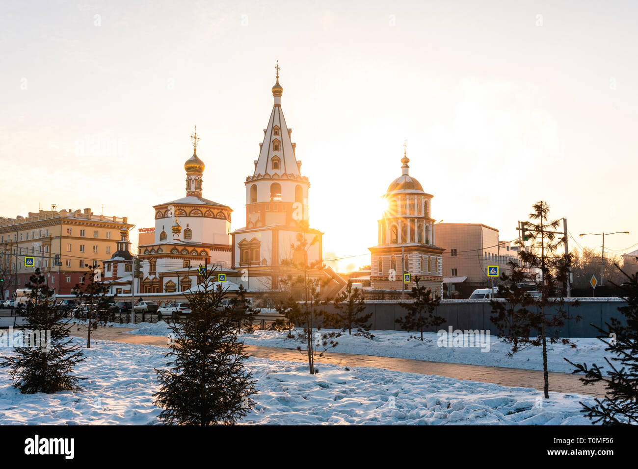 Lever du soleil à l'Épiphanie Bogoyavlensky Cathedral, Irkoutsk, en Sibérie, Russie Banque D'Images