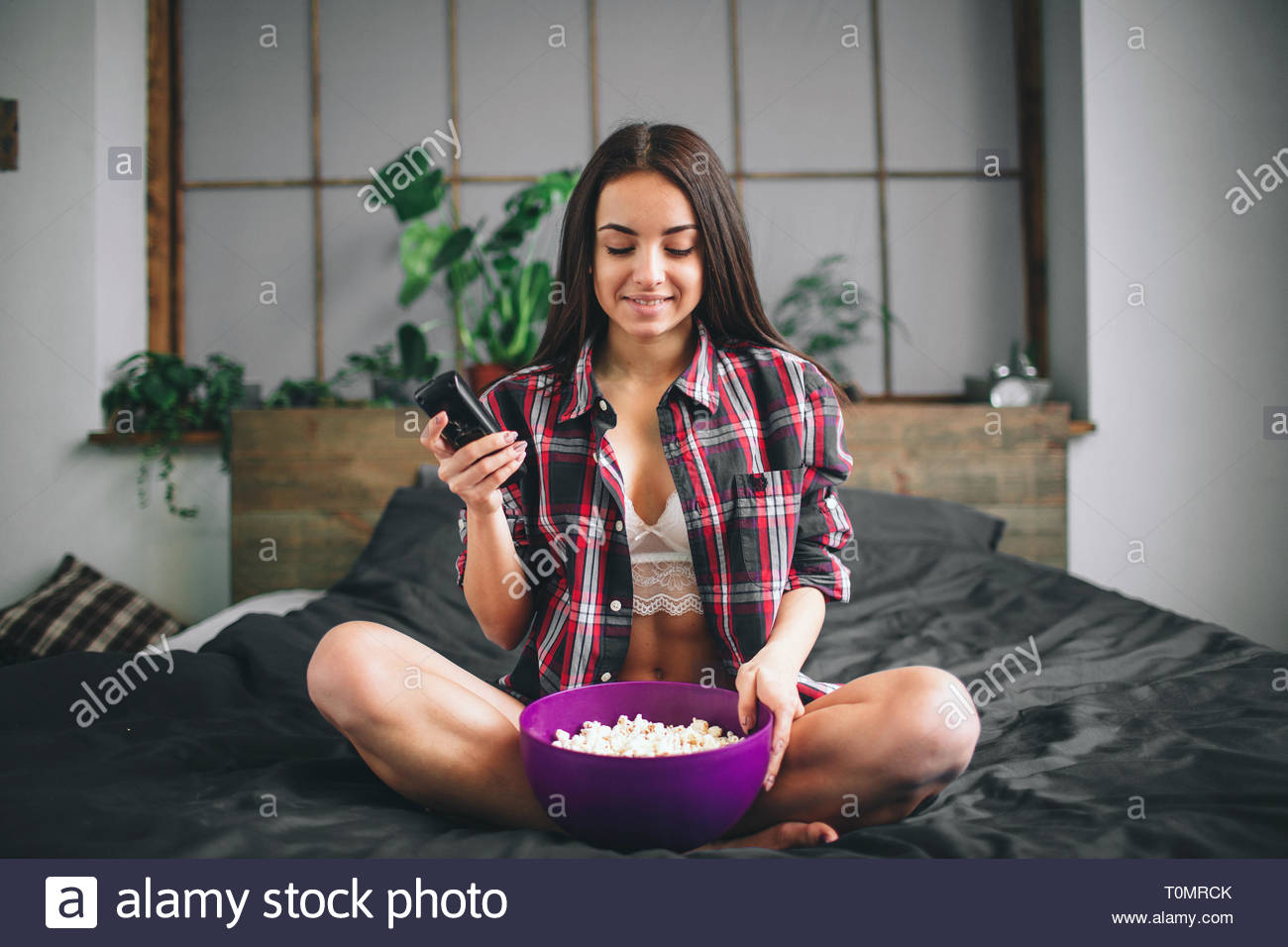 Téléchargement gratuit Images Femme Regardant Film Drole De Rire Belle Fille Regarder La le plus cool salutations