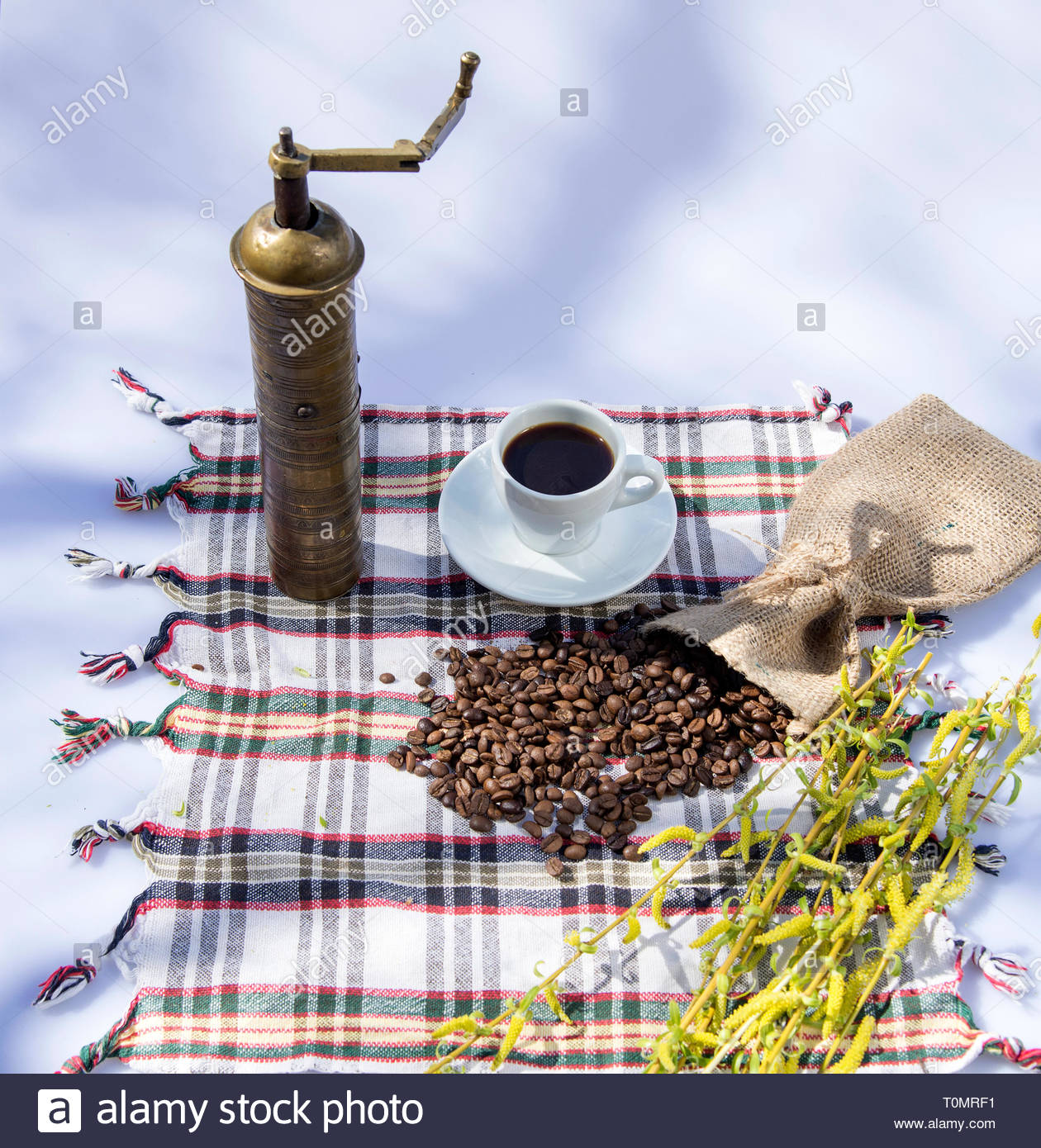 Les grains de café, tasses, moulin à café décoration Banque D'Images