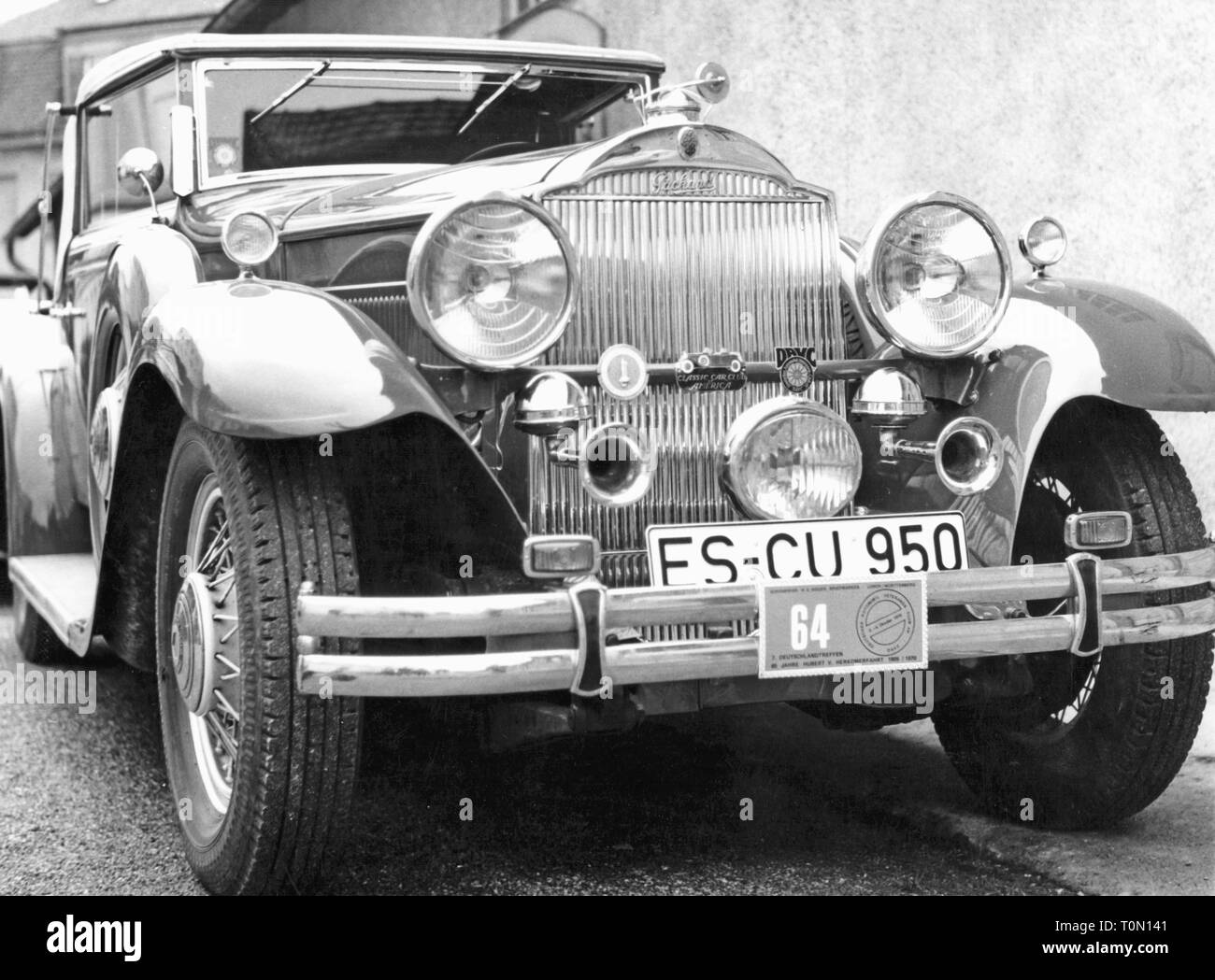 Transport / Transports, location de véhicules, véhicules, Packard huit Standard, année de construction : 1930, vue de l'avant, la plaque de numéro de la circonscription administrative de Esslingen, 7e rencontre nationale de l'automobile club de l'ancien combattant allemand, 2. - 4.10.1970, 8, DAVC, rencontre, rencontres, bouclier, bouclier, pare-chocs, bouclier bars, grille de radiateur, Grille de calandre, radiateur radiateur, capot, grilles grilles de calandre, radiateur-coquilles, projecteur, projecteur, projecteurs, projecteurs, projecteur avant, vue de face, l'immatriculation de votre véhicule marque, voiture, auto, Additional-Rights Clearance-Info passenge,--Not-Available Banque D'Images