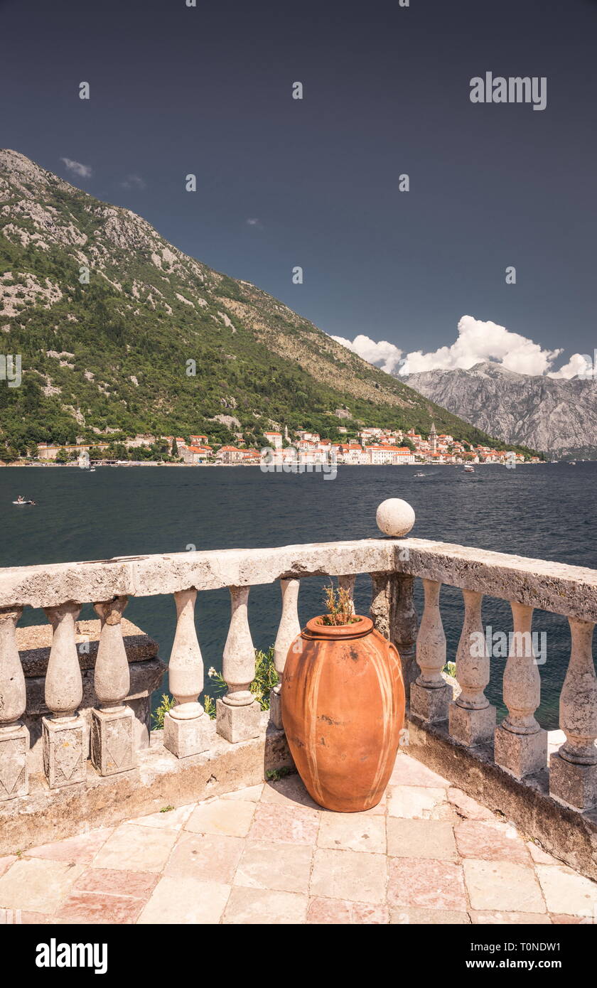 Perast, Monténégro - 07.11.2018. Vue de la baie de Kotor au Monténégro de l'île Banque D'Images