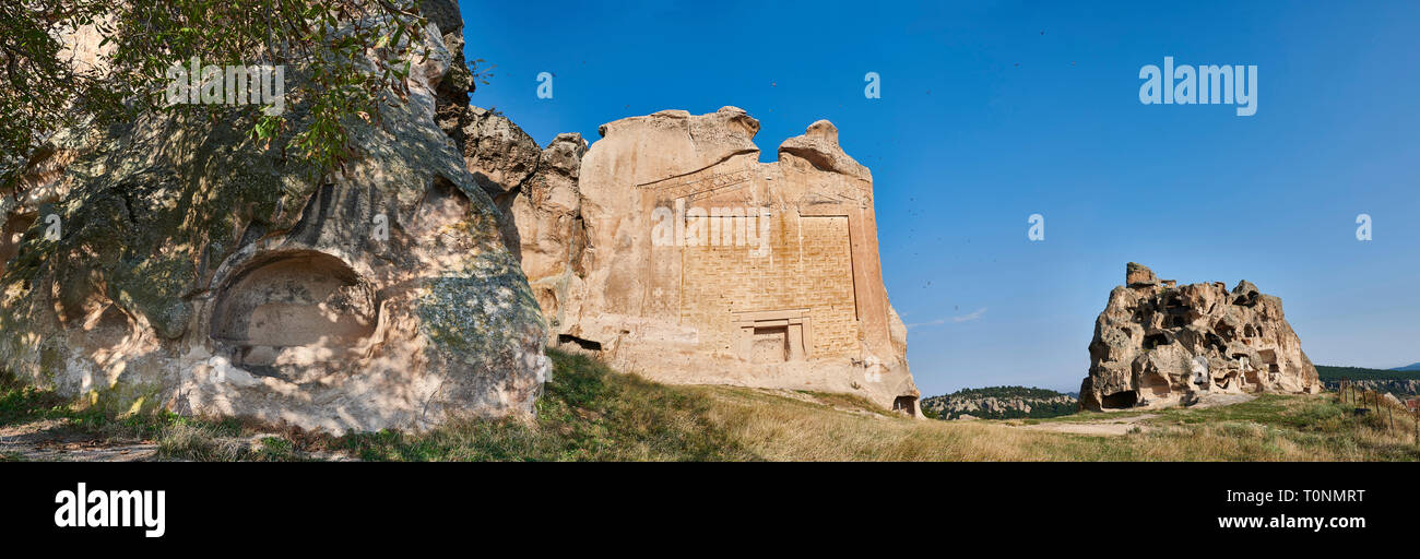 Le bonnet phrygien Monument rock connu localement sous le nom de Yazılıkaya, ( rock ) écrit . 8e - 6e siècle avant J.-C. . La ville de Midas, Yazılıkaya, Eskisehir, Turquie. C'est Banque D'Images