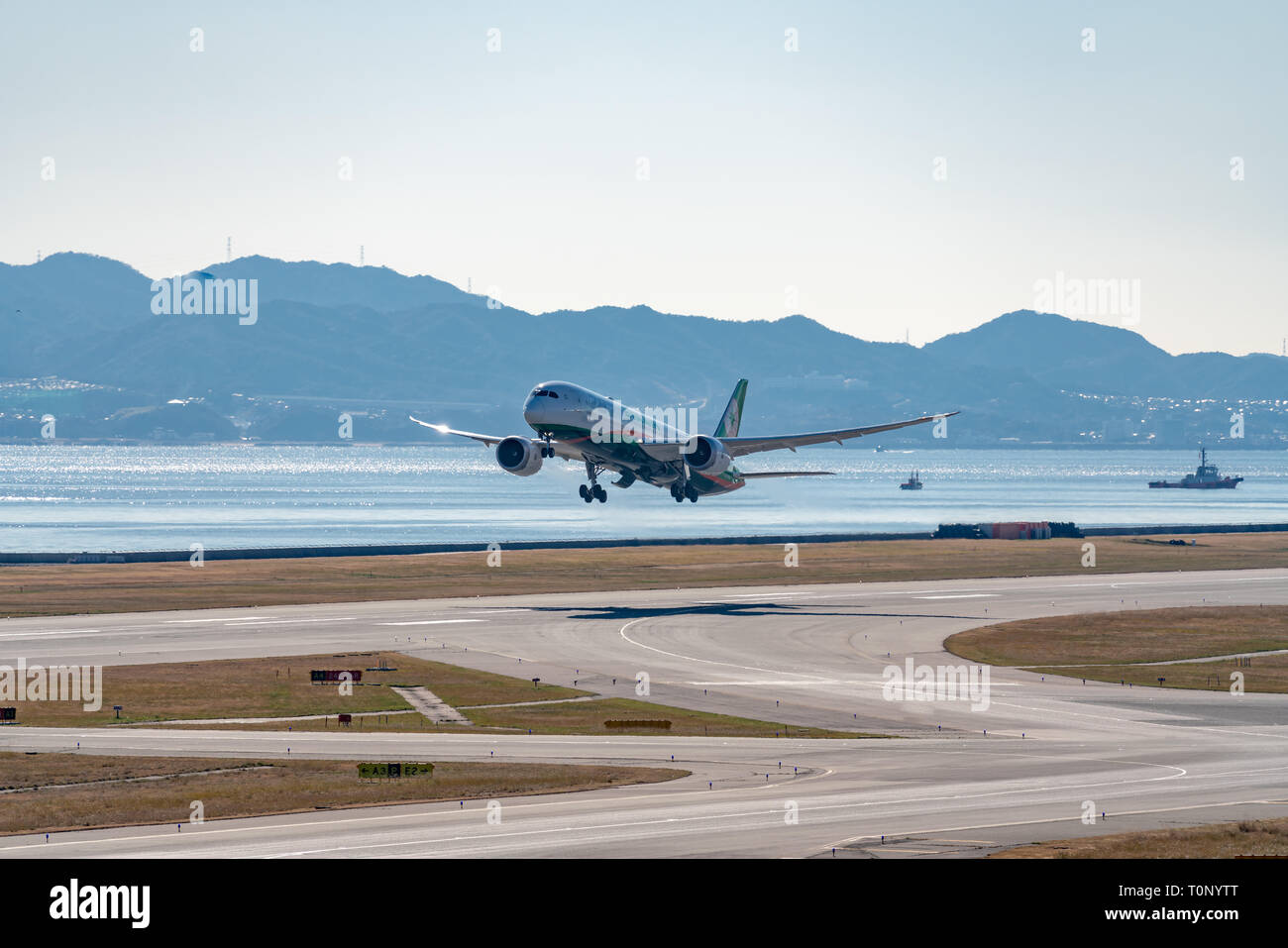 OSAKA, JAPON - JAN. 4, 2019 : EVA Air Boeing 787-9 décollant de l'Aéroport International de Kansai à Osaka, Japon. Banque D'Images