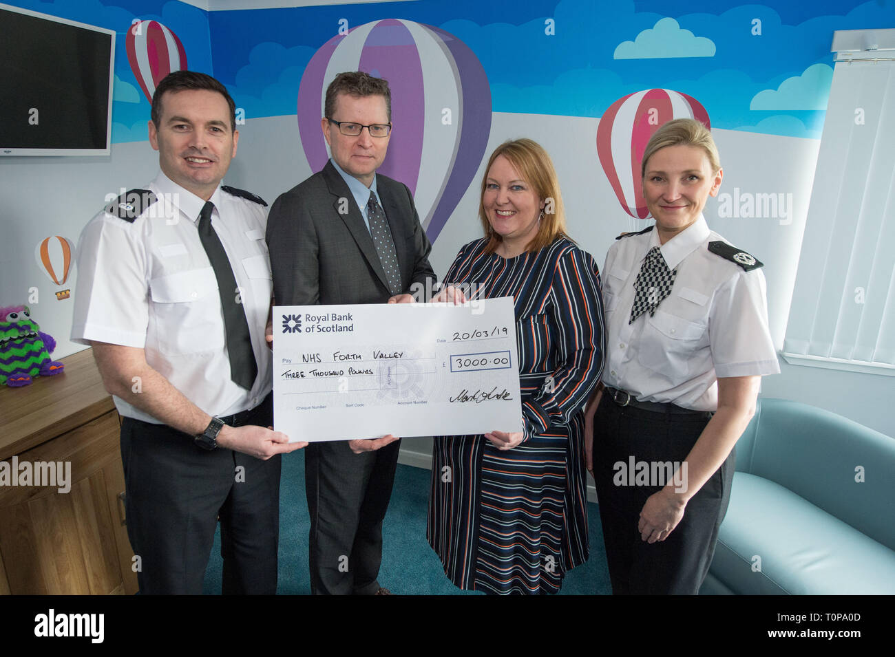 Larbert, Falkirk, UK. 21 mars 2019. Sur la photo : (gauche - droite) Mark Lundie - Police Surintendant Ecosse ; Andrew Murray - Directeur Médical de Forth Valley NHS ; Hazel Somerville - la violence basée sur le genre et le gestionnaire de centre de plomb ; Gillian MacDonald - Sous-Directeur de la police. Crédit : Colin Fisher/Alamy Live News Banque D'Images