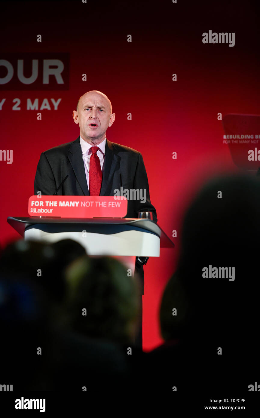 Le Staffordshire, au Royaume-Uni. 21 mars 2019. John Healey, Shadow Secrétaire d'État au logement, avec le Parti du Travail Cabinet fantôme lance leur campagne nationale pour les élections locales de 2019 à l'Université de Staffordshire. Le lancement vient un jour après que le premier ministre Theresa peut prolongé le Brexit date du 29 mars. Credit : Benjamin Wareing/ Alamy Live News Banque D'Images