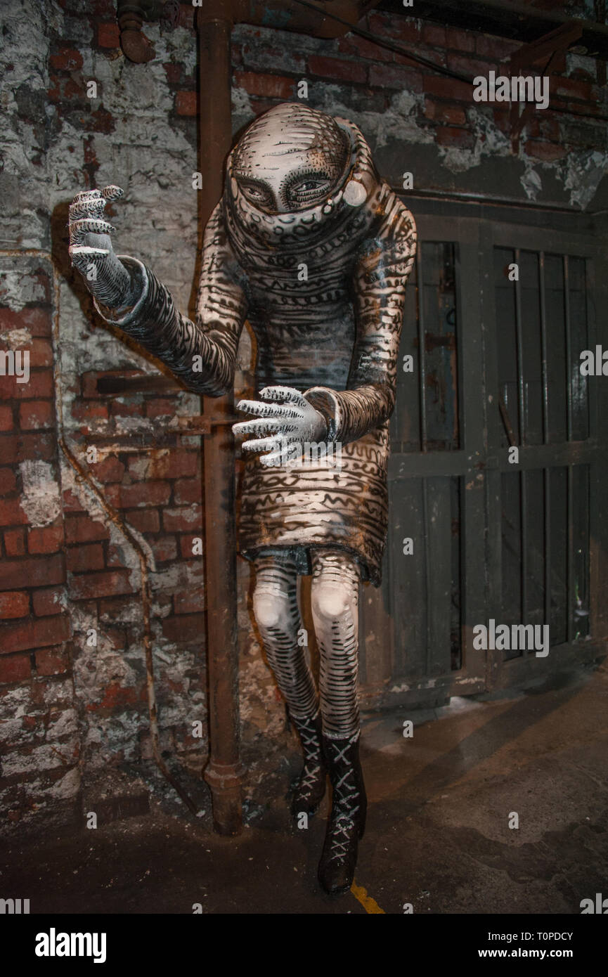 Sheffield, Yorkshire, UK. 21 Mar 2019. Mausolée de l'exposition géants,15 mars - 6 avril 2019. Témoin oculaire fonctionne, Sheffield, le flegme par un artiste local. Crédit : Susan Harrison/Alamy Live News Banque D'Images