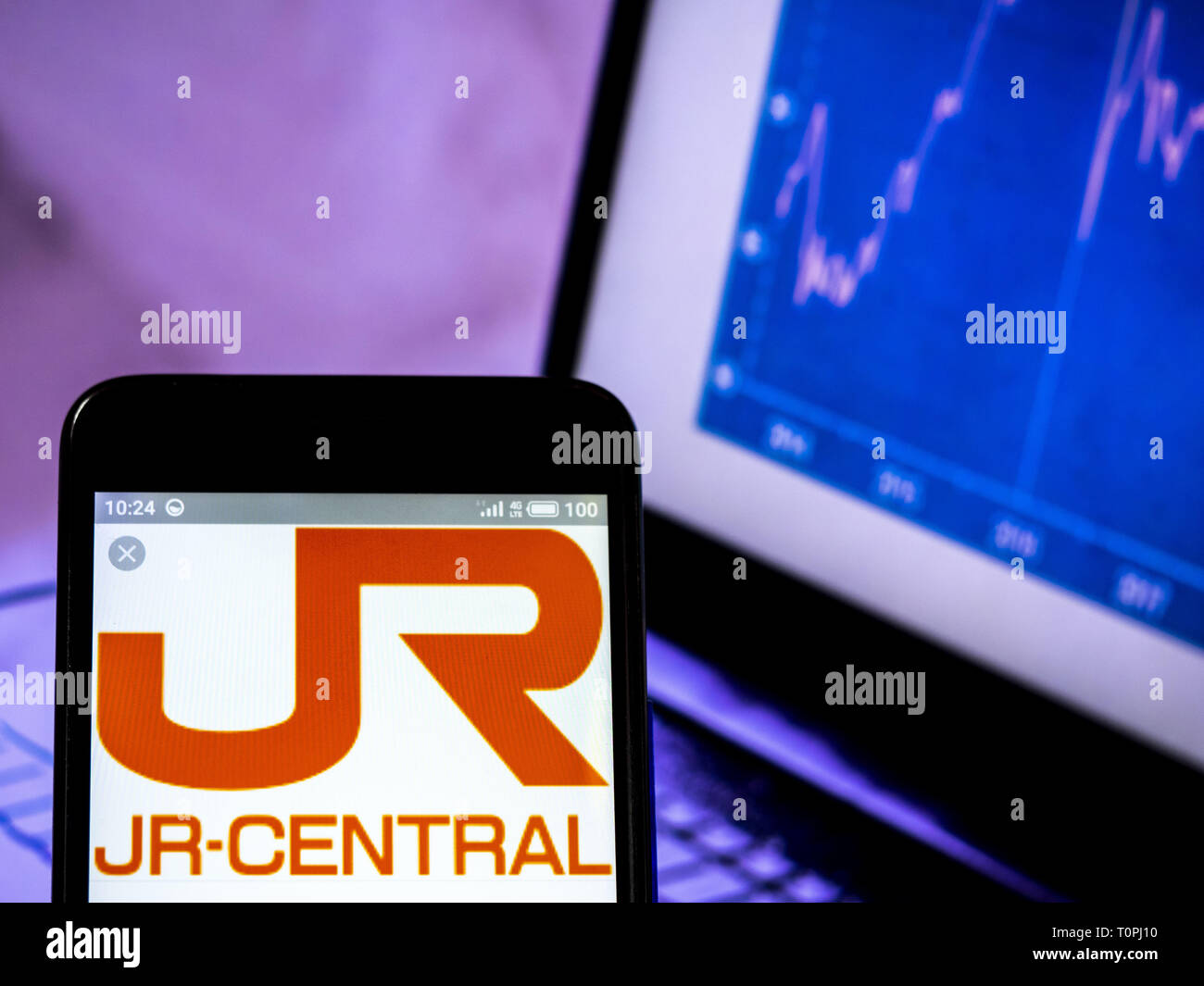 L'Ukraine. Mar 21, 2019. Illustration Central Japan Railway Company logo vu affichée sur un téléphone intelligent. Crédit : Igor Golovniov SOPA/Images/ZUMA/Alamy Fil Live News Banque D'Images