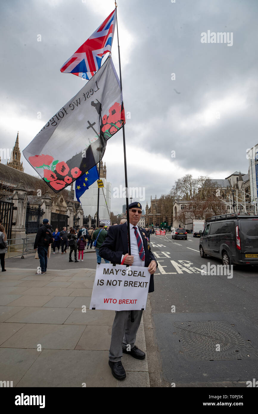 Londres, Royaume-Uni. Mar 21, 2019. Londres, Royaume-Uni. Jeudi 21 mars 2019.Pro-Brexit manifestants à l'extérieur du Parlement, Crédit : Jason Richardson/Alamy Live News Banque D'Images