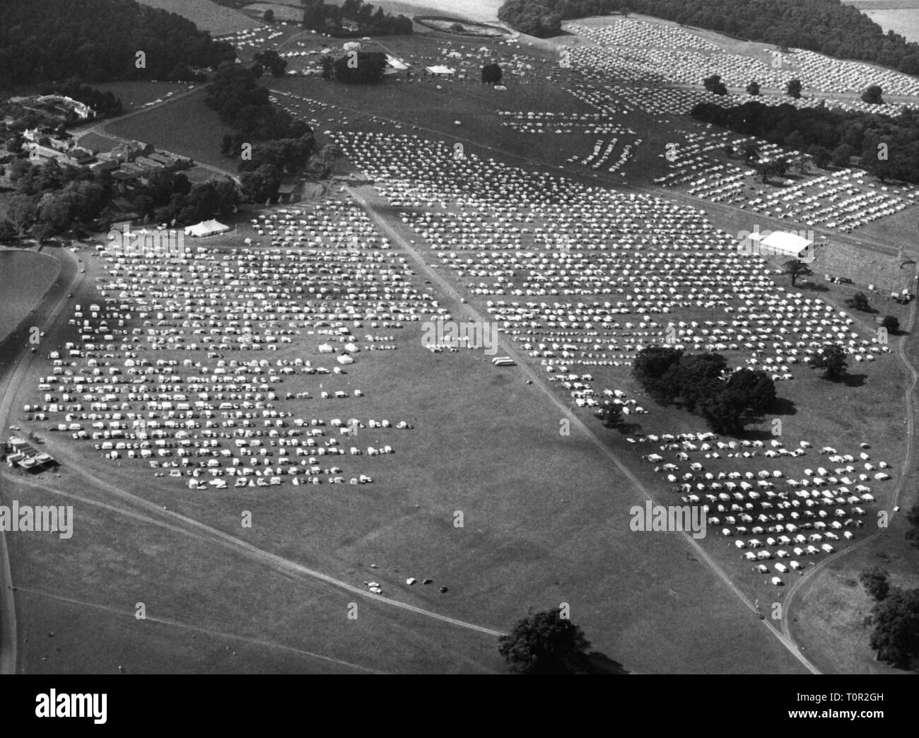 Tourisme, camping, camping sur le terrain du duc de Bedford, parc de Woburn, Bedfordshire, Angleterre, photographie aérienne, 11.8.1969, Additional-Rights Clearance-Info-Not-Available- Banque D'Images