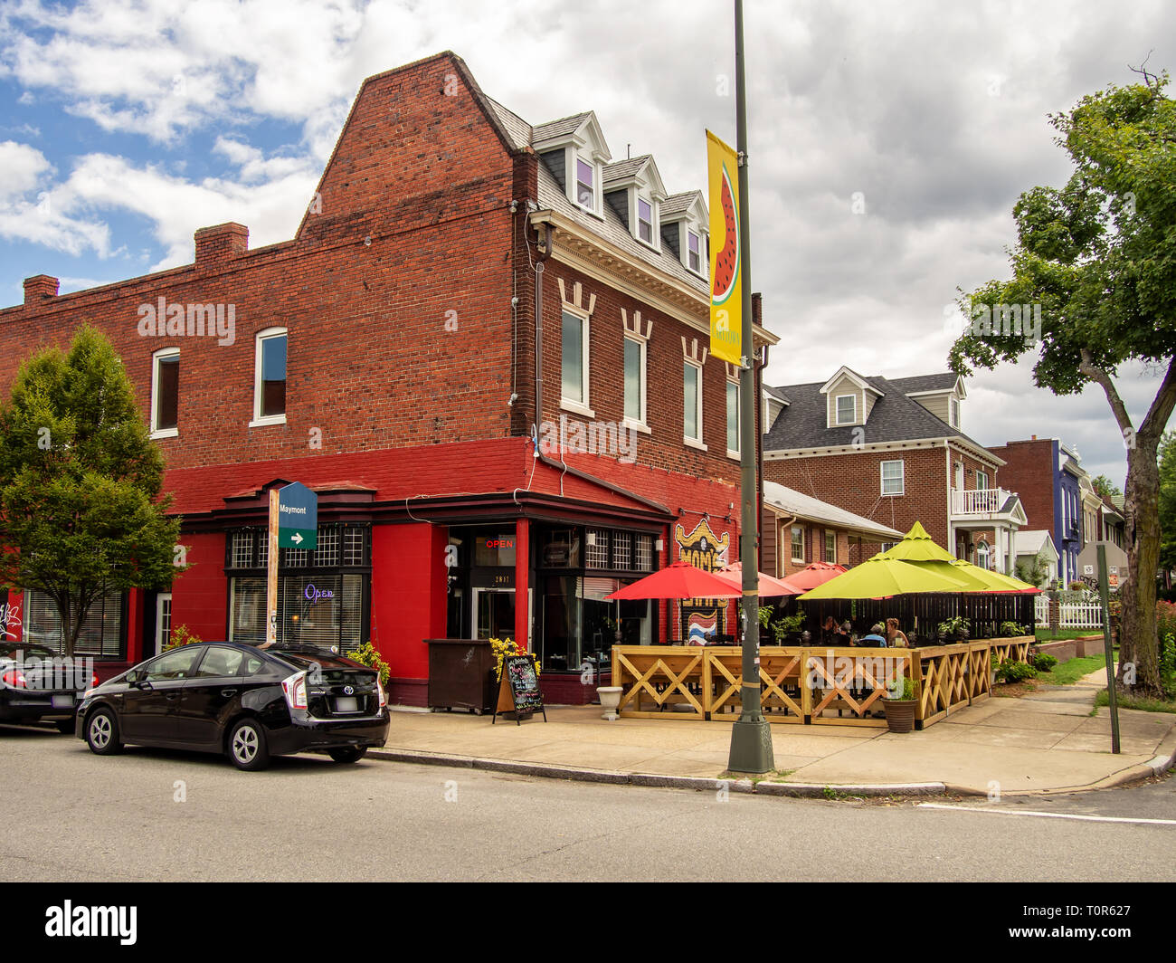 Richmond, VA. Sidewalk cafe à Carytown. Banque D'Images