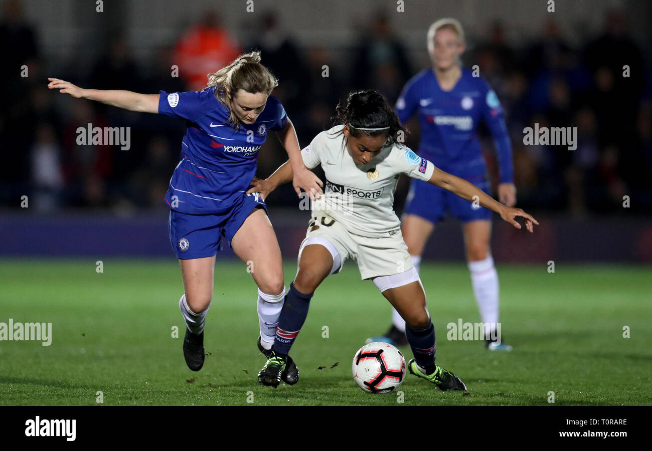 Chelsea Women's Erin Cuthbert en action avec Paris Saint-Germain féministe Perle Morroni au cours de l'UEFA Women's Champions League premier match de quart de finale de la jambe à la Cherry Red Records Stadium, Londres. Banque D'Images