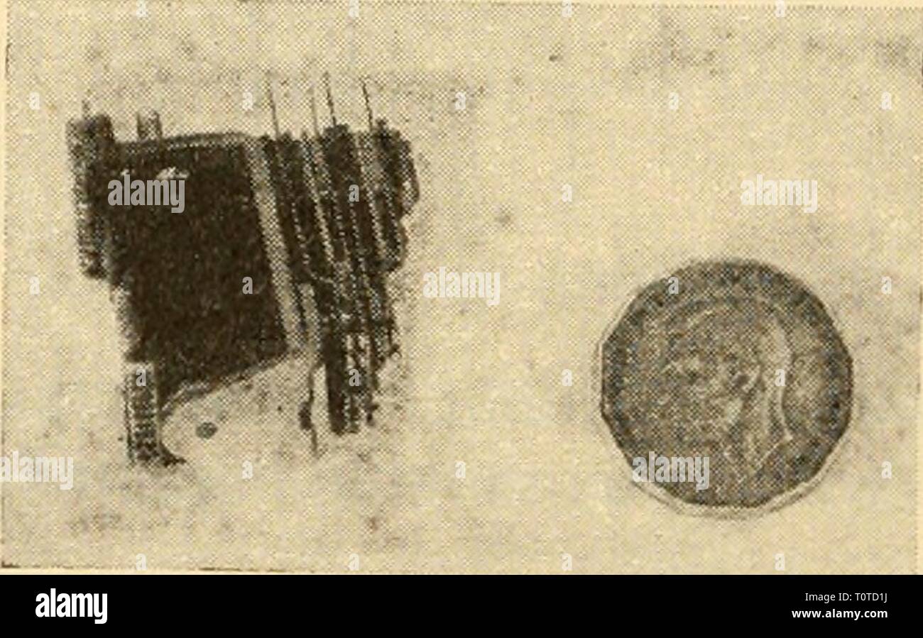 Appareils électroniques pour la recherche biologique électronique pour la recherche biologique electronicappara00dona Année : 1958 (a) (b) Banque D'Images