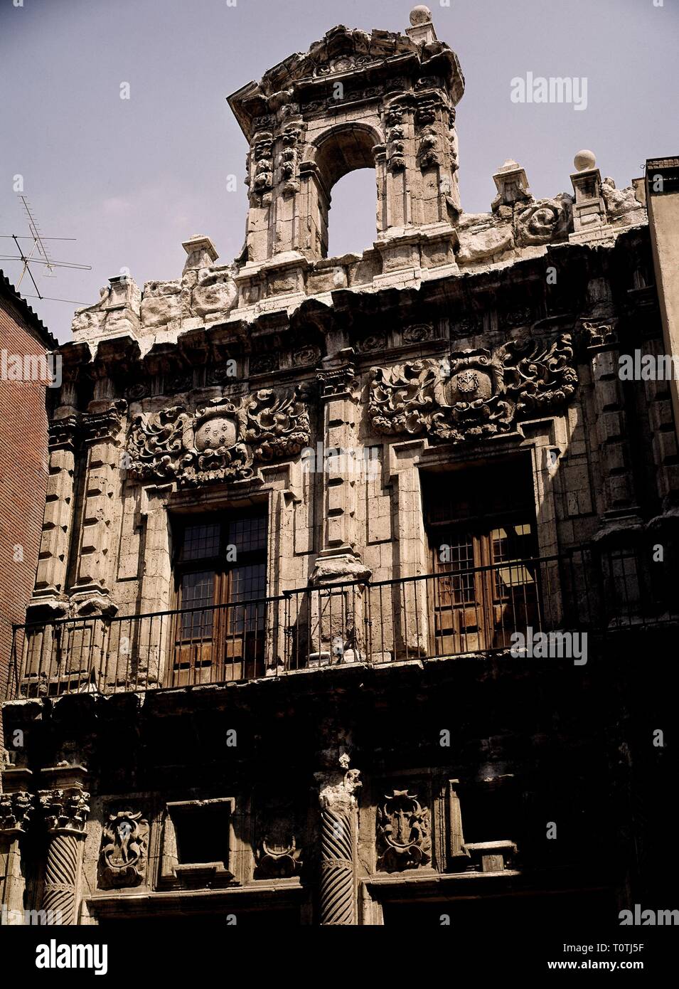 FACHADA - 1488/1496 - ANTIGUO COLEGIO DE SAN GREGORIO - GOTICO. FLAMIGERO Auteur : GIL DE SILOÉ. Emplacement : Museo Nacional de Escultura-EDIFICIO. L'ESPAGNE. Banque D'Images