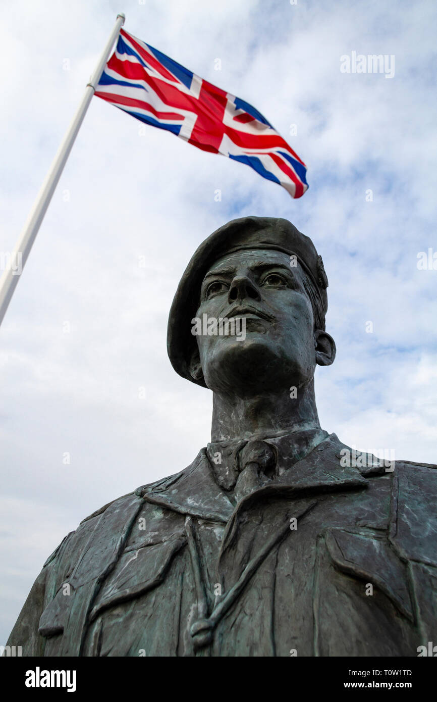 Près de la statue de Philippe Kieffer à côté du 4 Commando et Keiffer, érigée à Sword Beach, de Ouistreham, Normandie, France. Banque D'Images