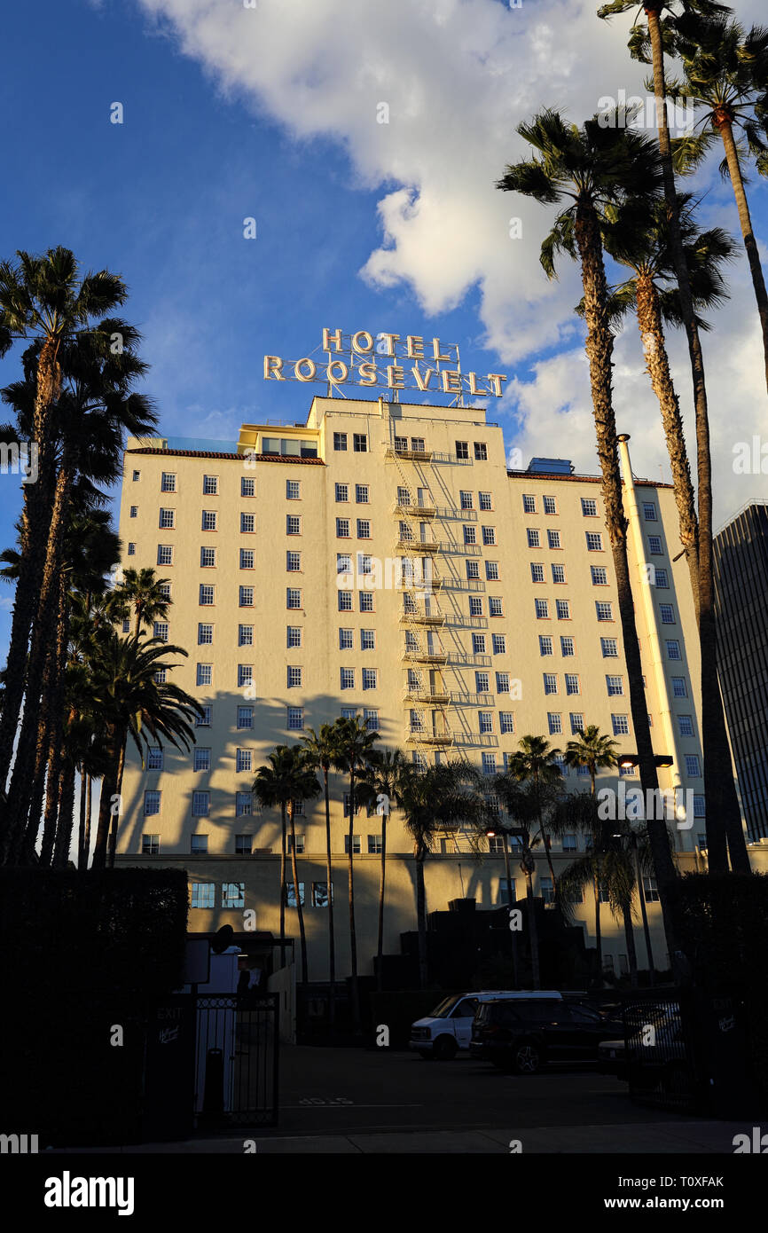 Los Angeles, CA / USA - Février 18, 2019 : l'historique de l'hôtel Roosevelt à Hollywood est illustré au cours d'une journée de fin d'après-midi dans une vue verticale. Banque D'Images