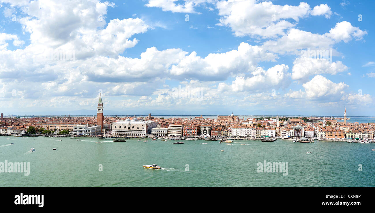 Magnifique vue aérienne de Venise sur la Canale della Giudecca en direction de San Macro (place Saint-Marc) Banque D'Images
