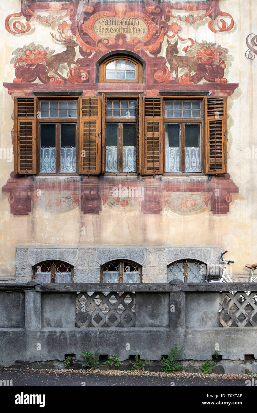 L'Italie, Trentin-Haut-Adige, Bressanone, maisons traditionnelles Banque D'Images