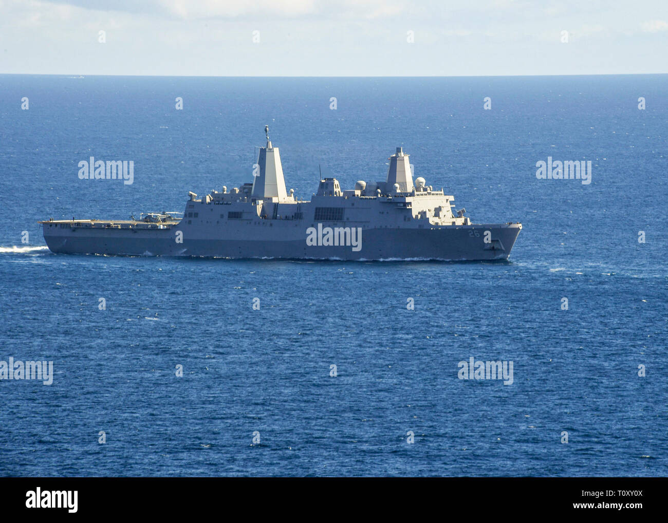 190320-N-FG333-1042 de l'OCÉAN PACIFIQUE (20 mars 2019) quai de transport amphibie USS John P. Murtha (LPD 26) les transits de l'océan Pacifique. Murtha est en cours, la réalisation des opérations de routine dans le cadre d'un groupe amphibie USS Boxer (ARG) dans l'océan Pacifique. (U.S. Photo par marine Spécialiste de la communication de masse 2e classe David Ortiz) Banque D'Images