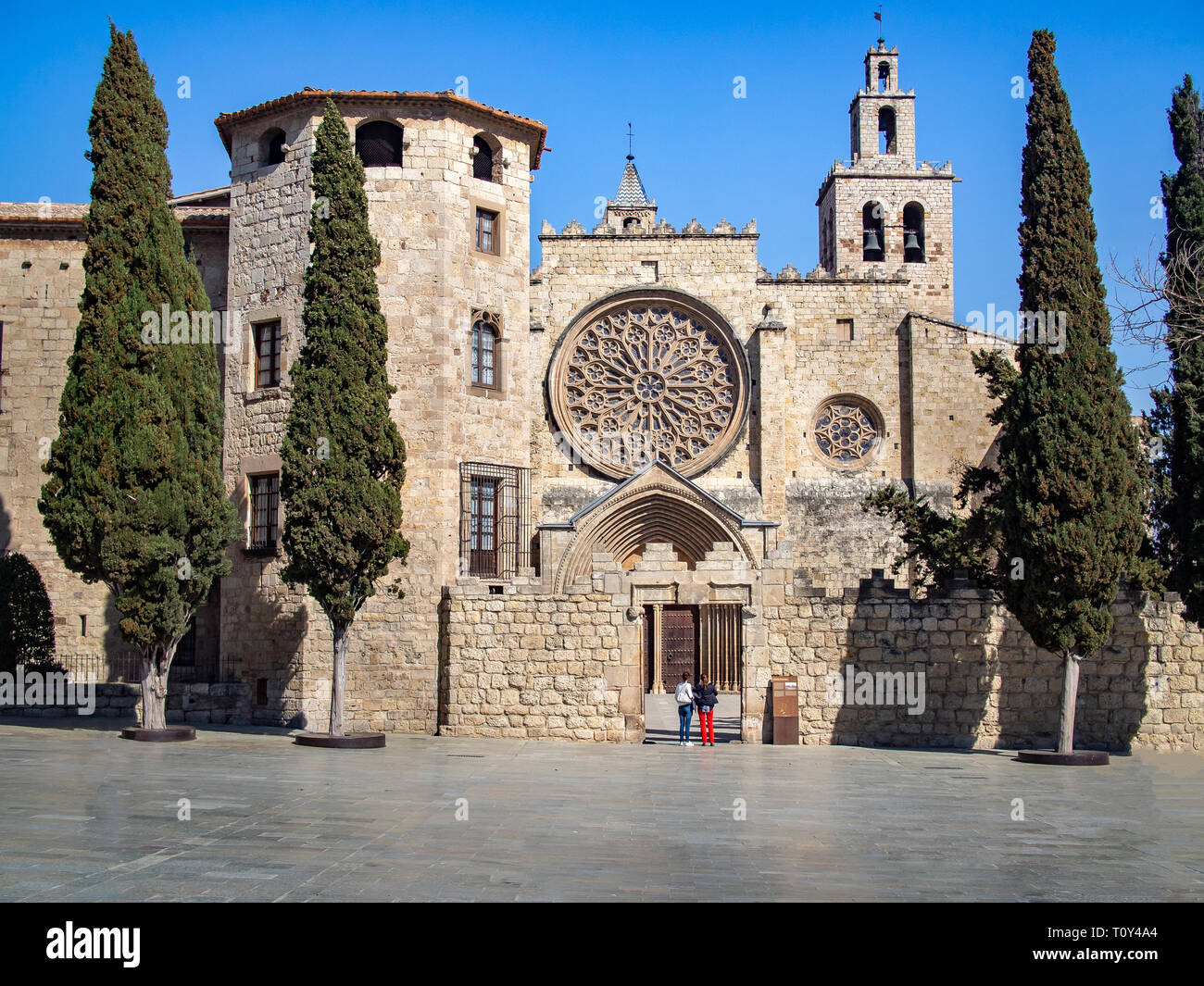 Faсade du monastère de Sant Cugat -- abbaye bénédictine de Sant Cugat del Vallès, Catalogne, Espagne. Banque D'Images