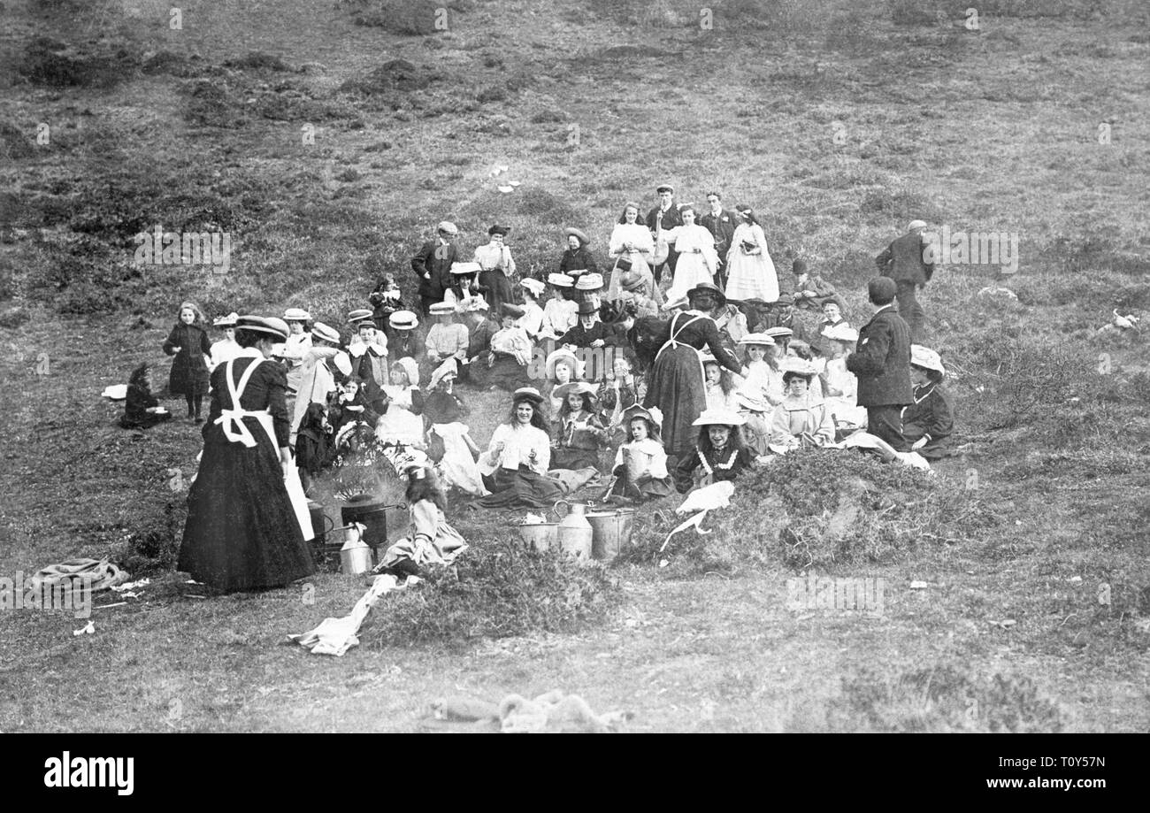 Une classe de couture de Peniel, chapelle sur l'Aberaeron haut de Trichrug en 1907. Créateur : Inconnu. Banque D'Images