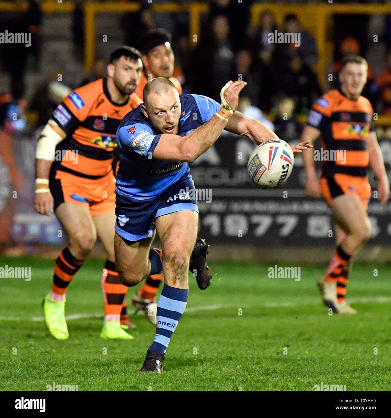 Wheldon Road, Castleford, UK. Mar 22, 2019. Super League rugby Betfred, Castleford Tigers contre St Helens ; James Roby recherche le col pour St Helens : Action Crédit Plus Sport/Alamy Live News Banque D'Images