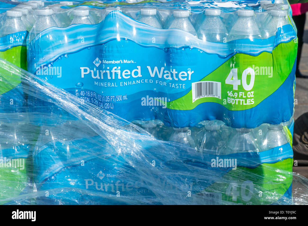 Flint, Michigan, USA. Mar 22, 2019. Les bénévoles distribués 12 camions d'eau sur la Journée mondiale de l'eau. L'approvisionnement en eau du silex était contaminé au plomb il y a près de cinq ans. Crédit : Jim West/Alamy Live News Banque D'Images