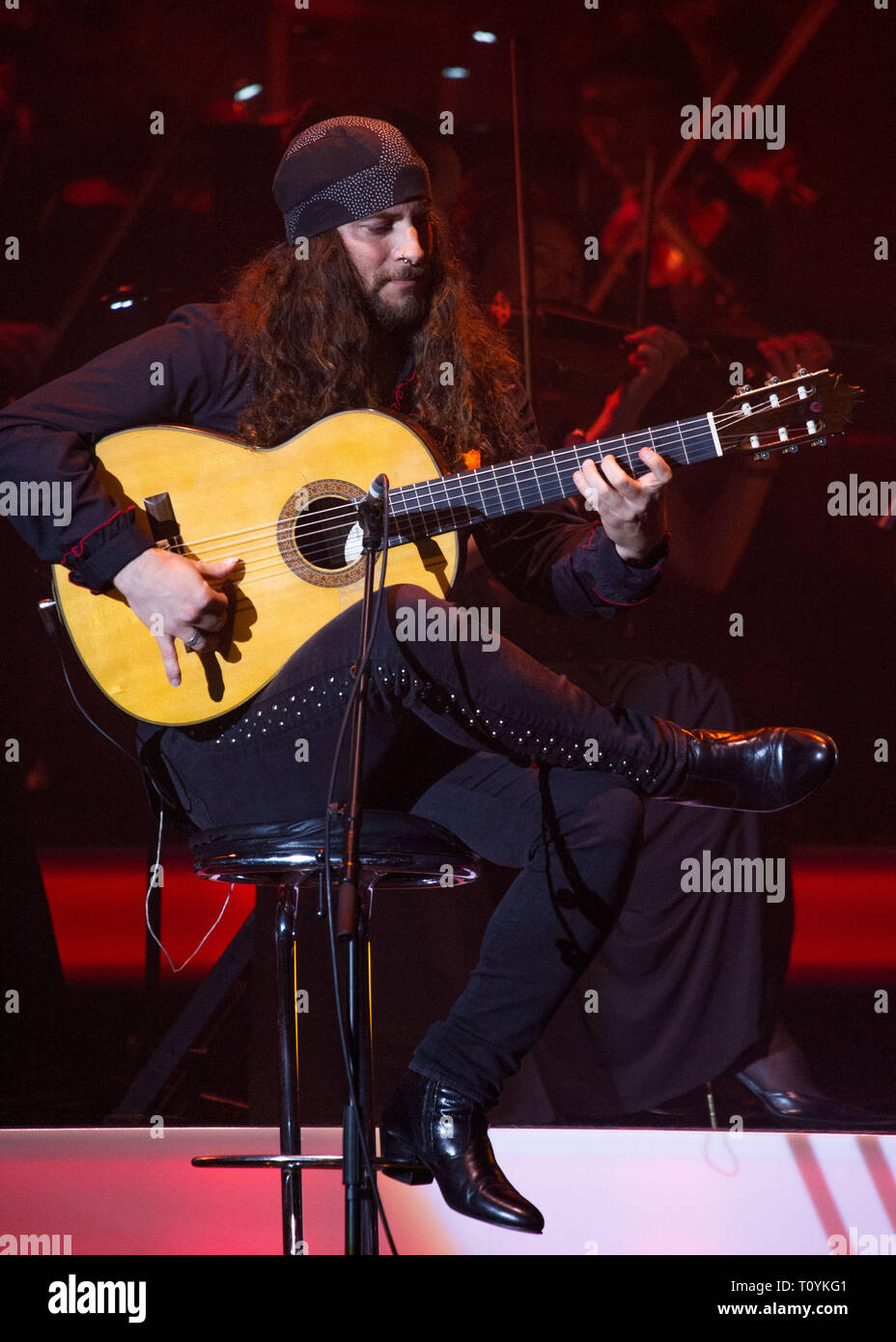 Glasgow, Royaume-Uni. 22 mars 2019. Photo : Amir John Haddad - El Amir à jouer de la guitare. Sous la direction de Gavin Greenaway, Hans Zimmer et orchestre la bande-son d'un grand orchestre symphonique présentera un concert intense et inoubliable expérience dans les arénas à travers le pays. Contrairement à la célèbre "Hans Zimmer Live tour", où le son se concentre sur Zimmer's band et les sons électroniques de la musique, "Le Monde de Hans Zimmer - une célébration symphonique" présentera les œuvres du compositeur a pris des mesures pour qu'un orchestre symphonique en direct pour la première fois. Crédit : Colin Fisher/Alamy Live News Banque D'Images