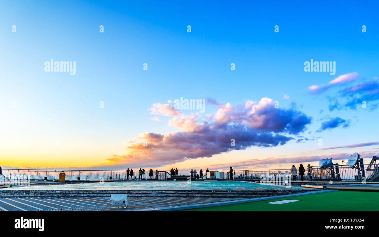 Tokyo, Japon - Dec 6, 2017 : un héliport sur le toit de l'immeuble à Mori Roppongi Hill, Tokyo, Japon. Banque D'Images