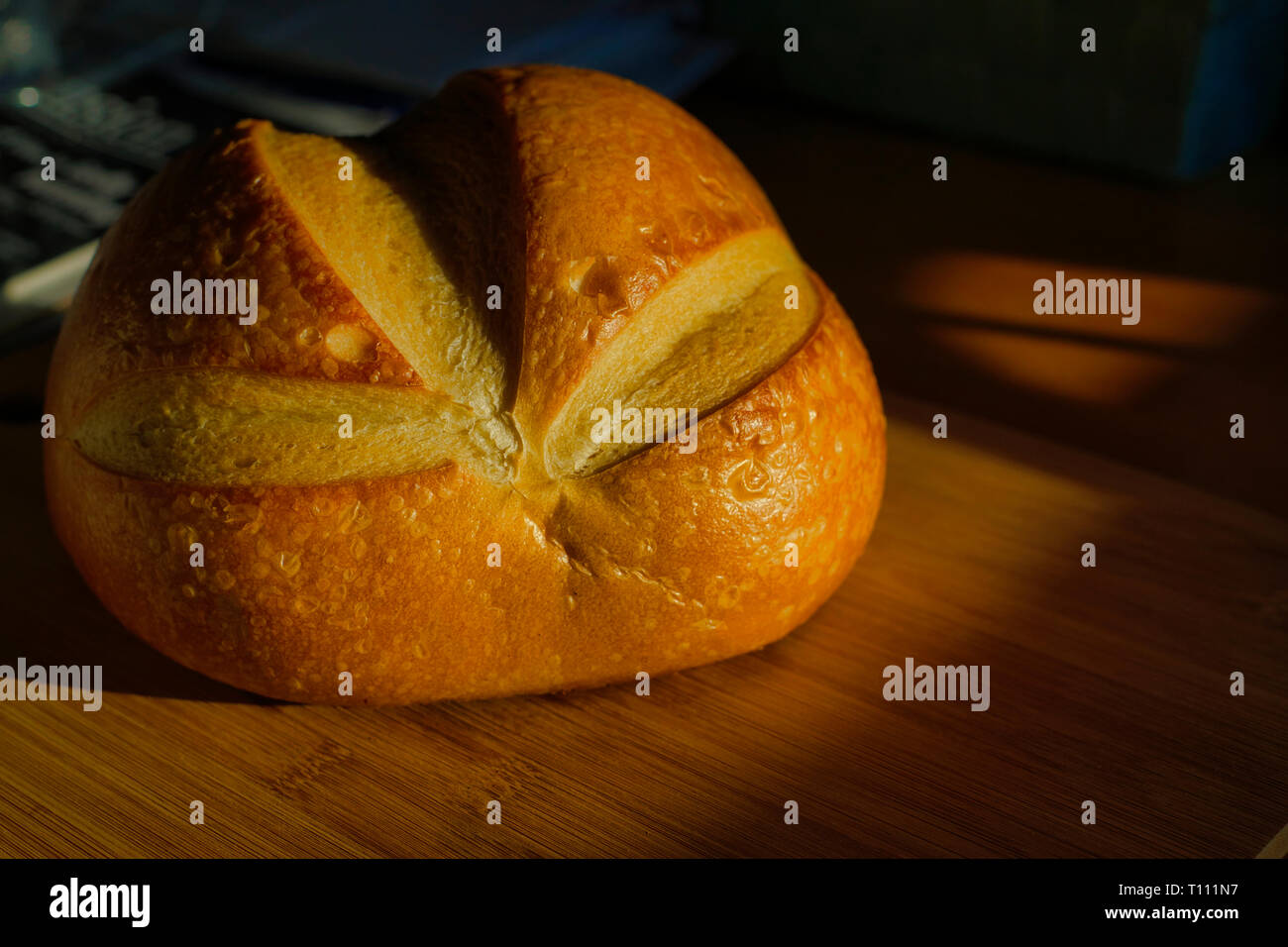 L'aspect et l'arôme de pain au levain chaud du four. Sourdough est l'une des plus saines de manger le pain. Banque D'Images