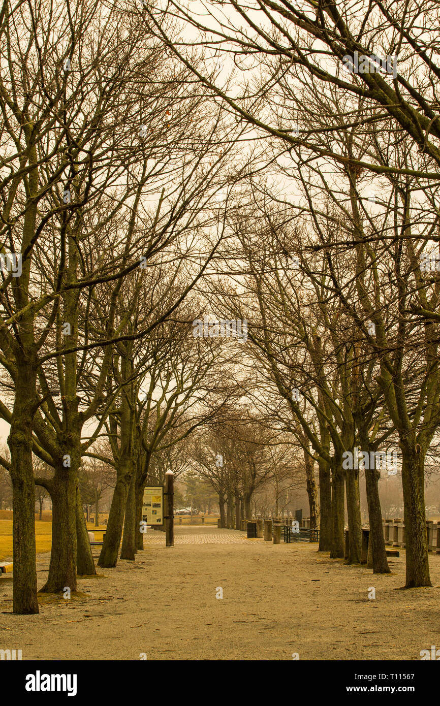 Parc linéaire qui est à Fox Point, East Providence. Parc à côté de la Providence, qui est populaire dans les mois chauds. Région d'expédition majeure. Banque D'Images