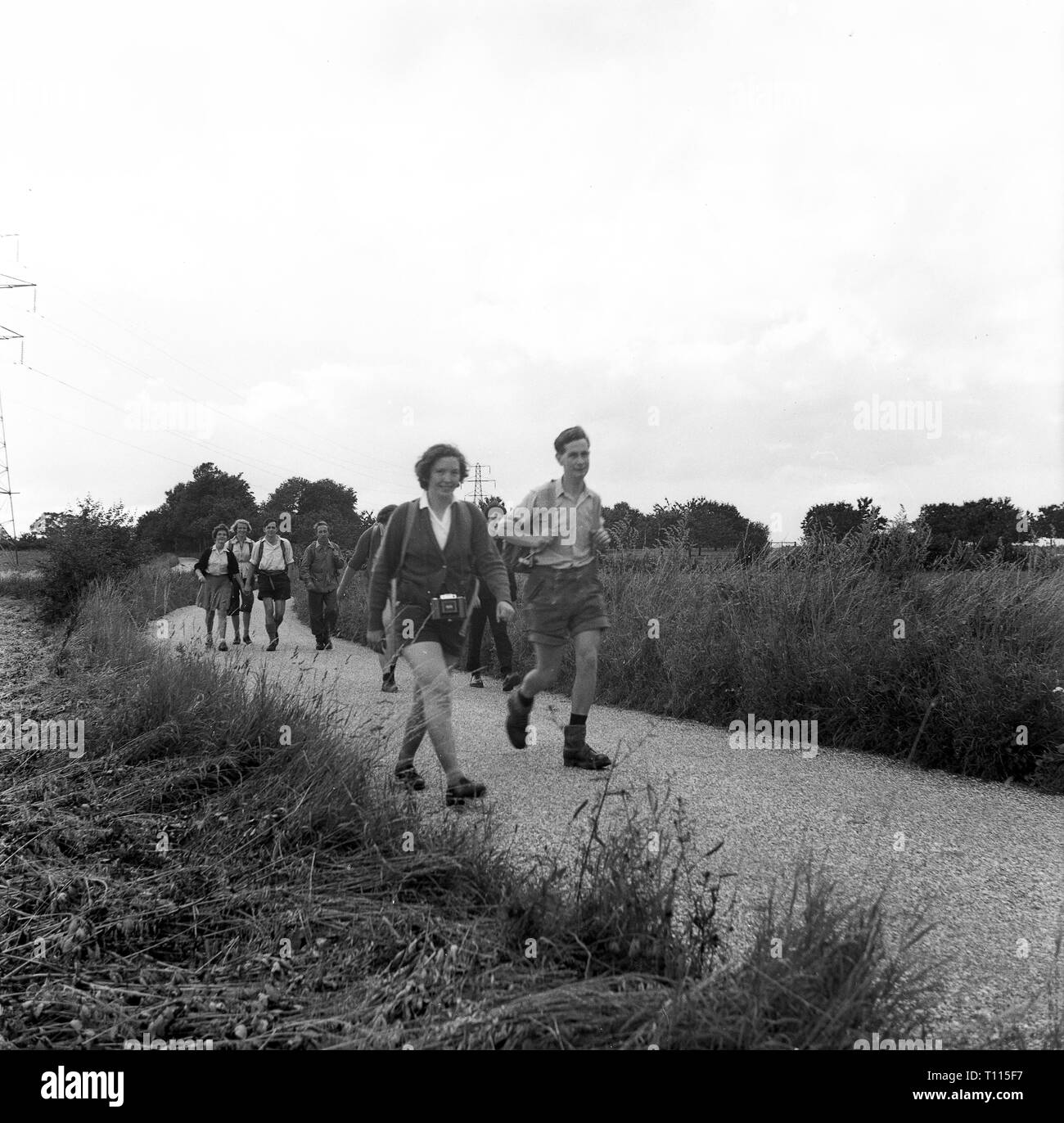 Les jeunes randonneurs randonnée en Amérique du Somerset en Angleterre Grande-bretagne 1950 Banque D'Images