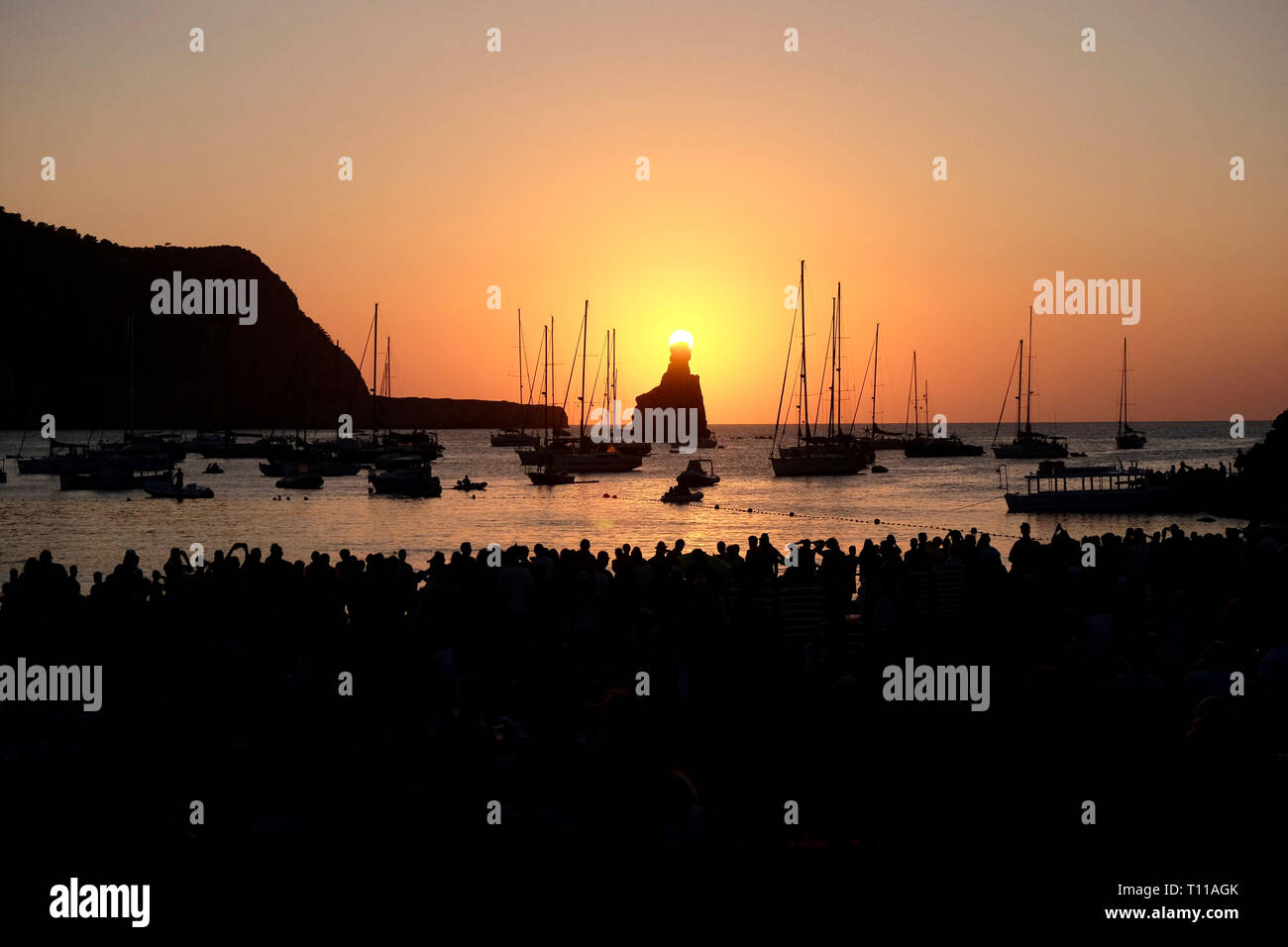 Belle île de coucher du soleil d'Ibiza, Cala Benirras beach, en Espagne, une séquence d'images à partir du même point de vue, vue de Cap Bernat Banque D'Images