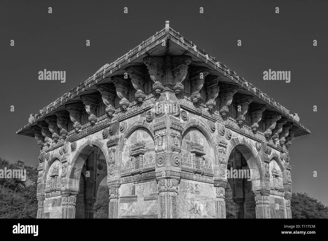 Pavagadh Champaner , , Gujarat , India-December 07, 2014-Vue de cénotaphe près de Chennai Masjid Banque D'Images