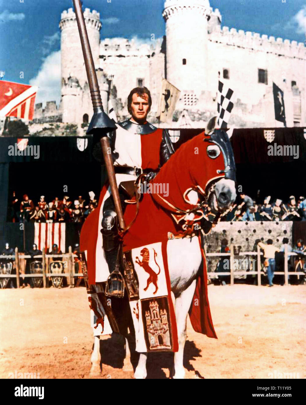 L Cid est un drame historique épique 1961 film qui ait une vision déformée de la vie du chrétien chevalier castillan Don Rodrigo de Vivar DÌaz, appelé "El Cid" (de l'arabe comme-sidi, qui signifie 'le Seigneur'), qui, au 11e siècle, ont combattu les Almoravides d'Afrique du Nord et finalement contribué à l'unification de l'Espagne. Le film stars Charlton Heston dans le rôle titre et Sophia Loren comme DoÒa Ximena. Hollywood : Crédit Photo Archive / MediaPunch Banque D'Images