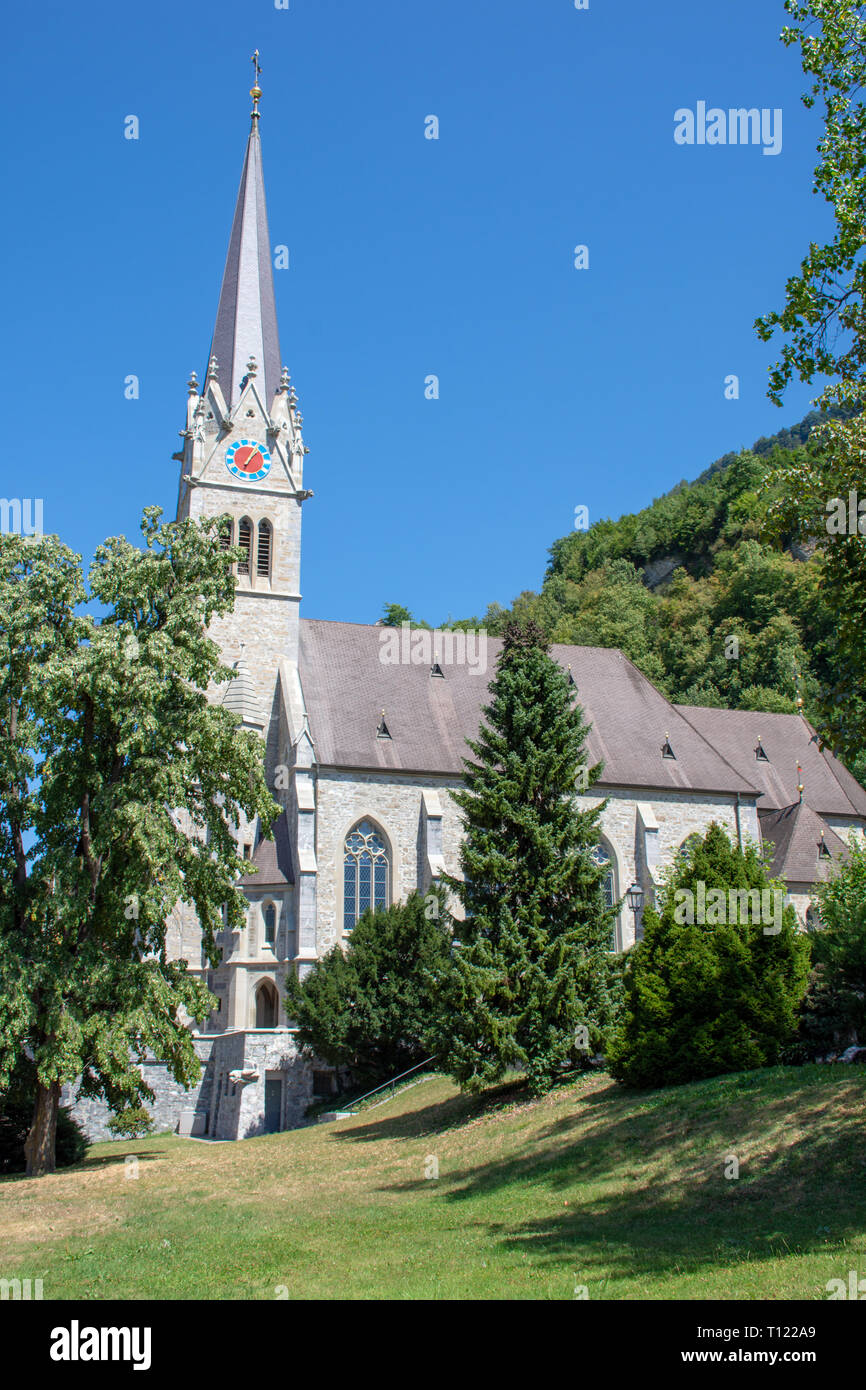 'Vaduz, Liechtenstein - Vaduz/08/09/2018 : Cathédrale de Vaduz au Liechtenstein près de la Suisse lors d'une journée ensoleillée avec un ciel bleu." Banque D'Images