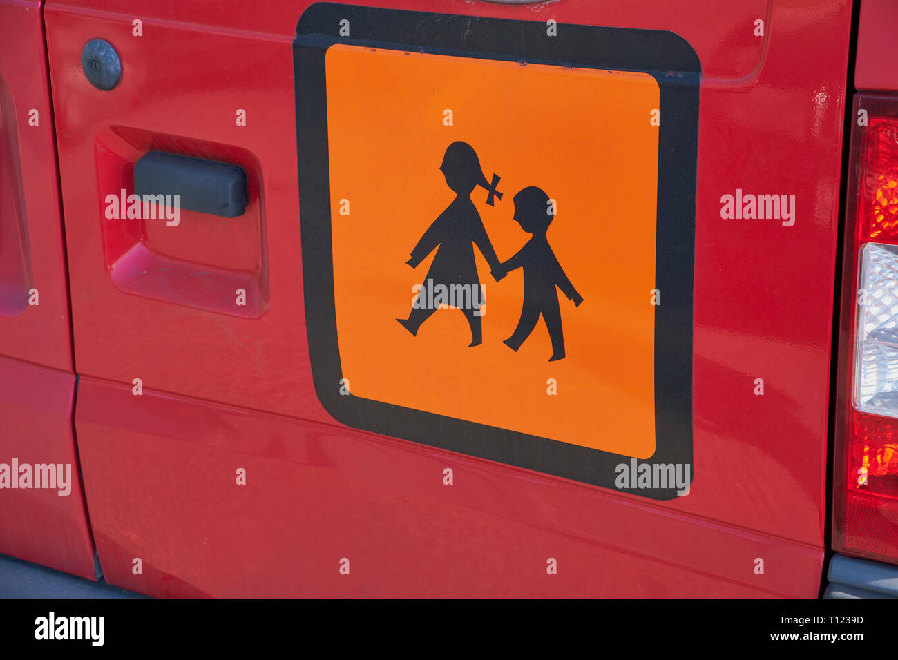 Mainz, Allemagne : 22 mars 2019 : le signe sur un autobus scolaire pour les enfants handicapés dans l'Allemagne Banque D'Images