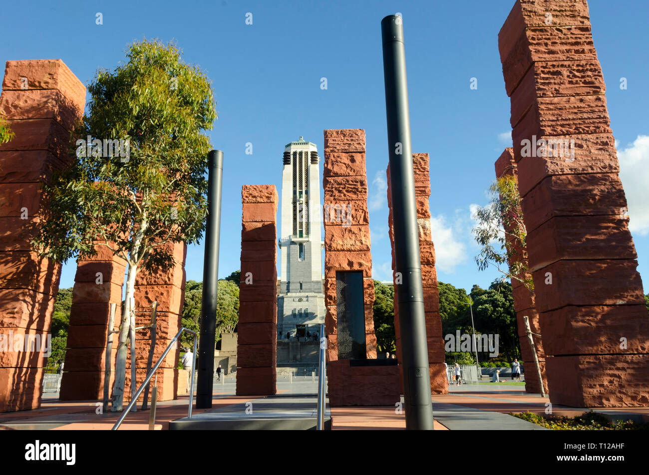 Monument commémoratif de guerre et des sculptures, Pukeahu National War Memorial Park, Wellington, Île du Nord, Nouvelle-Zélande Banque D'Images