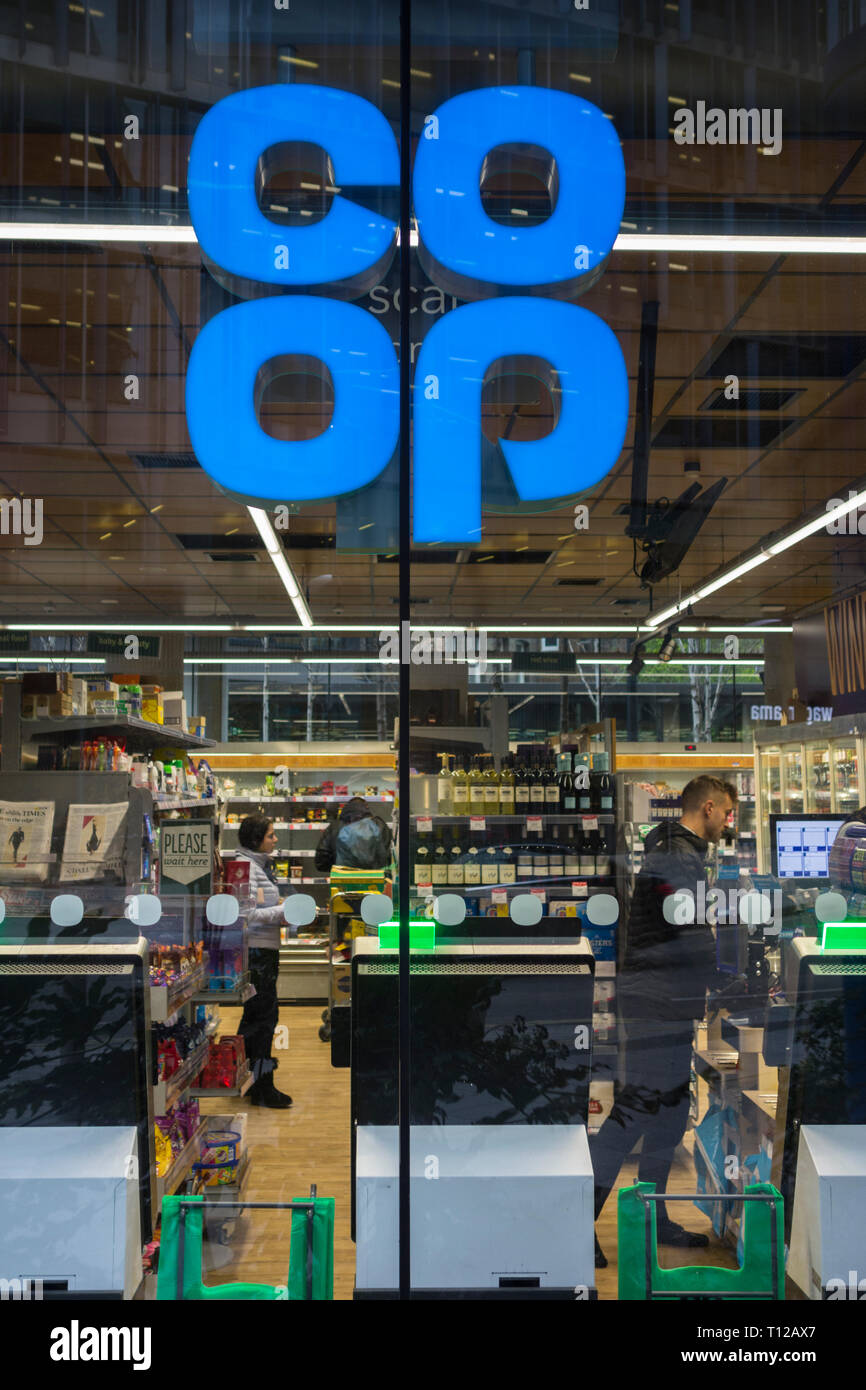 Co-Op Nourriture, Sumner Street, London, SE1, UK Banque D'Images