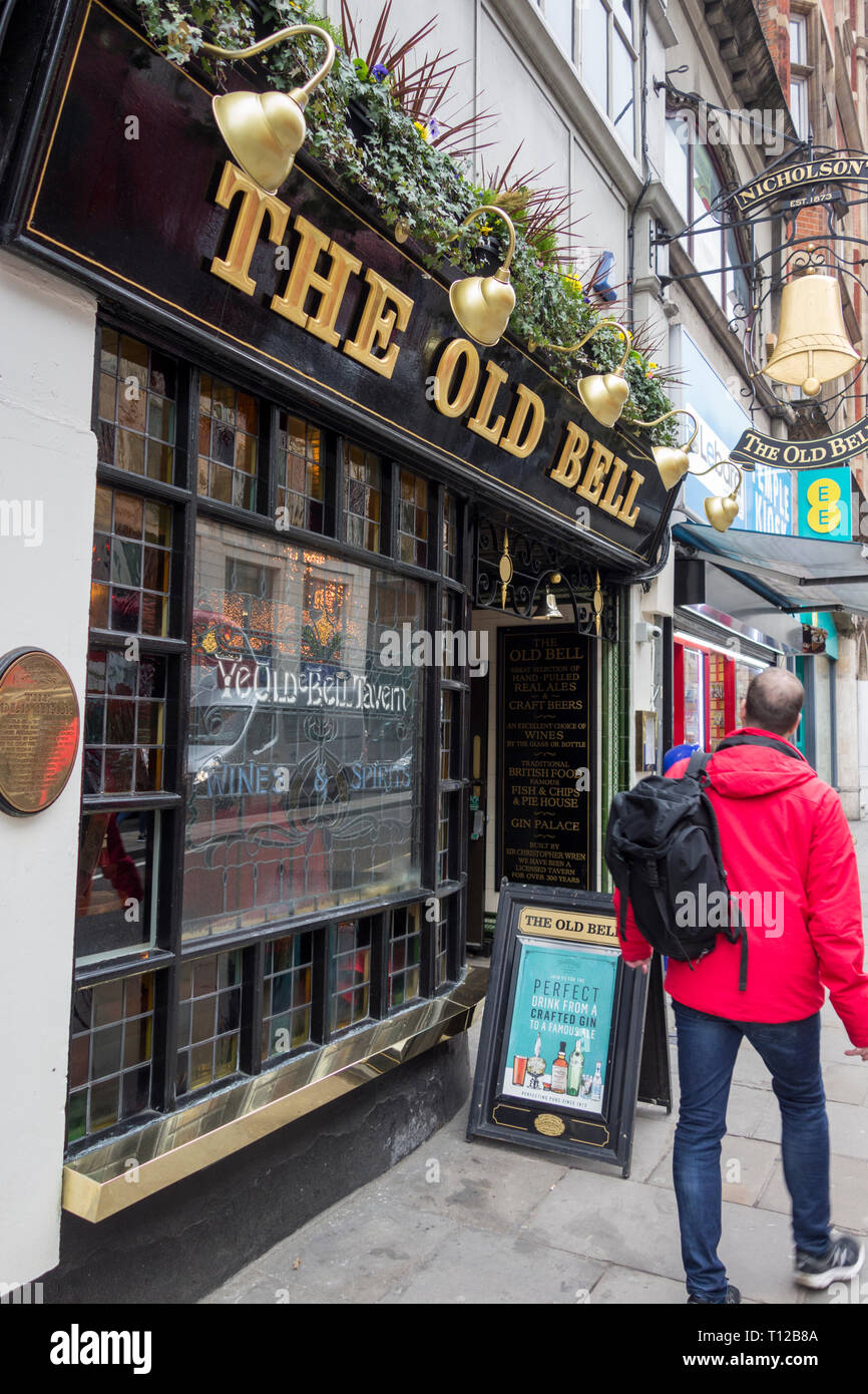 The Old Bell public House sur Fleet Street, Londres, Royaume-Uni Banque D'Images