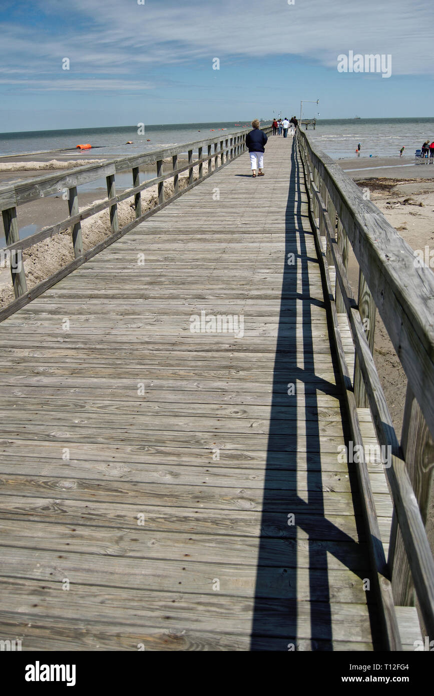 Une promenade en bois à la plage dans le golfe du Mexique, au Texas Banque D'Images