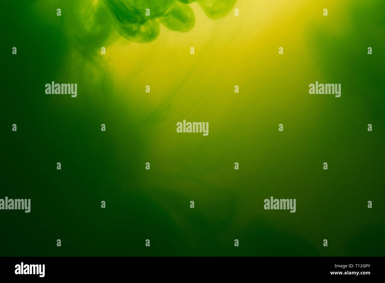 Résumé de la peinture verte et jaune des vagues. Pigment coloré background Banque D'Images