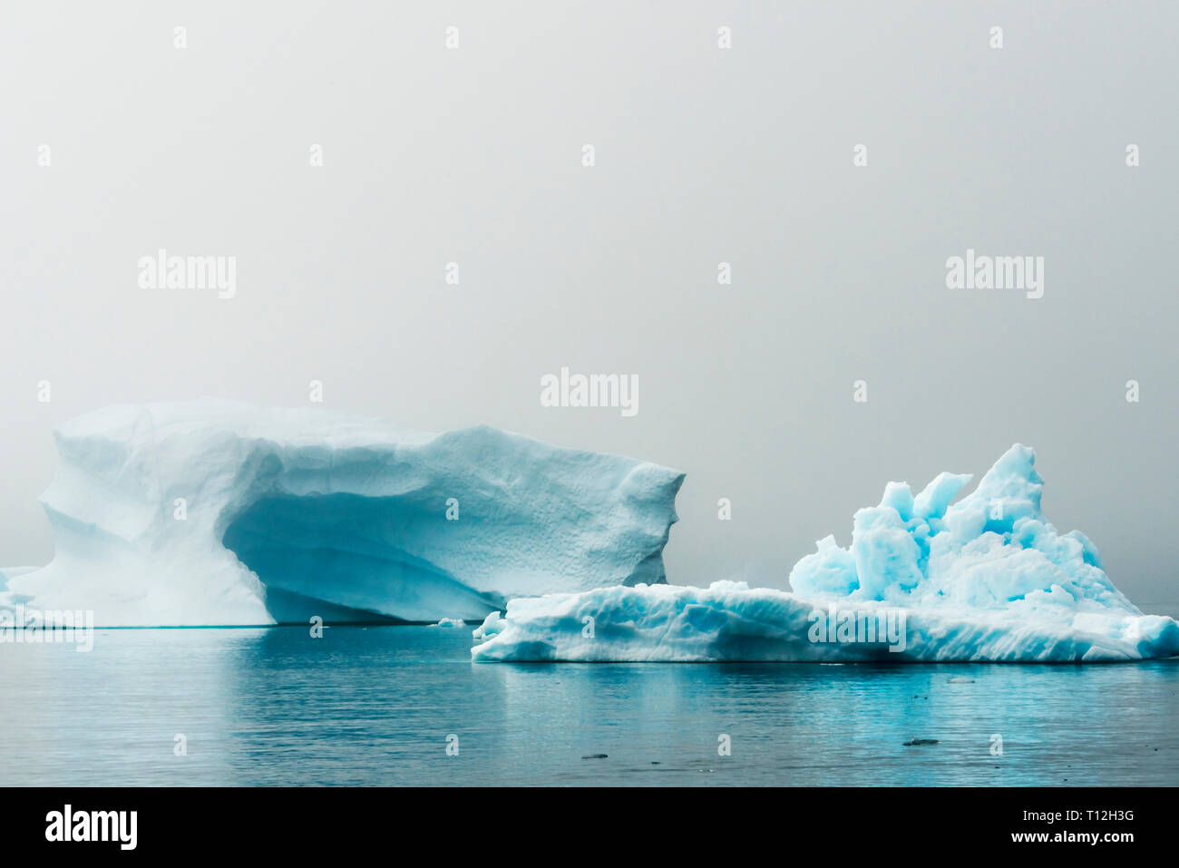 Blue iceberg dans le fjord de Narsarsuaq, Groenland Banque D'Images