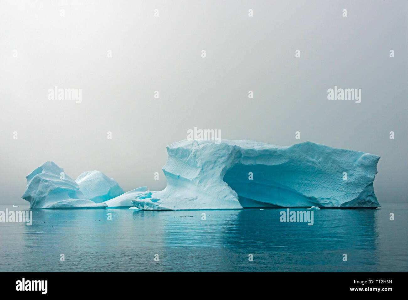 Blue iceberg dans le fjord de Narsarsuaq, Groenland Banque D'Images