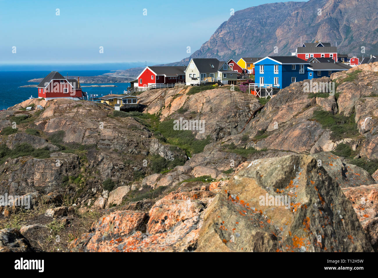Maisons peintes de couleurs vives, Sisimiut, Groenland Banque D'Images