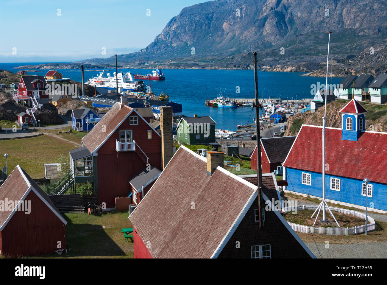 Maisons peintes de couleurs vives, Sisimiut, Groenland Banque D'Images