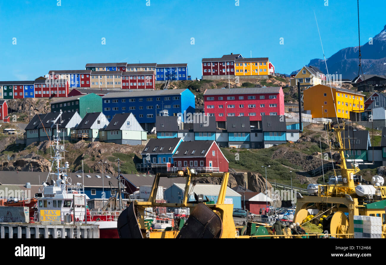 Maisons peintes de couleurs vives, Sisimiut, Groenland Banque D'Images