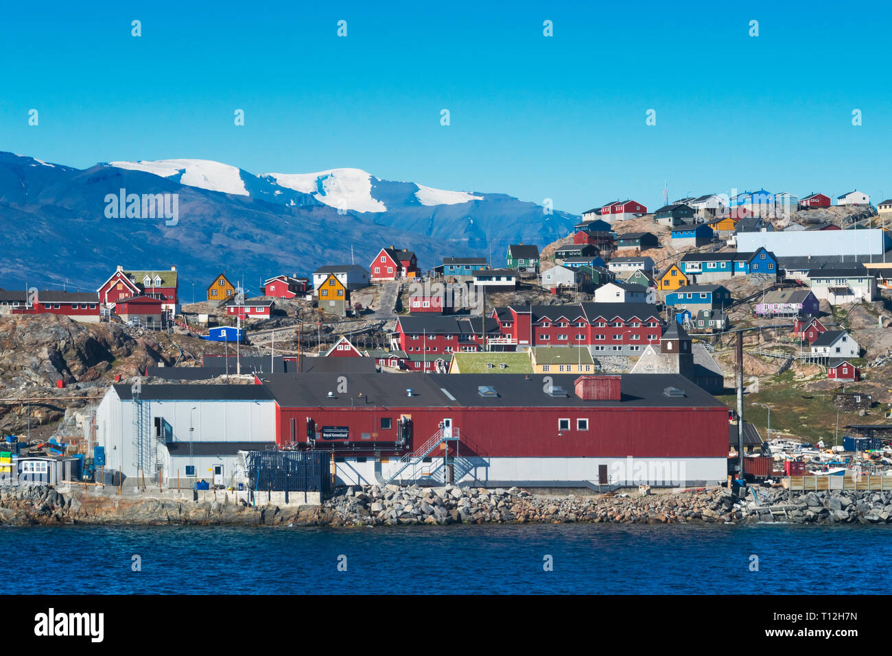 Maisons peintes de couleurs vives, Uummannaq (Groenland) Banque D'Images